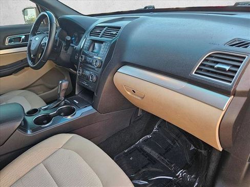 Used 2017 Ford Explorer XLT image 21