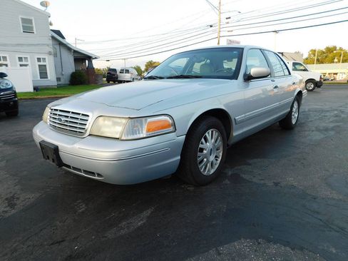 Used 2003 Ford Crown Victoria LX RWD image 4