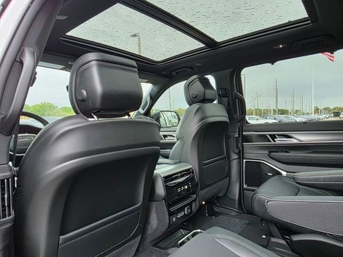New 2026 Jeep Grand Wagoneer Limited AWD/4WD image 10