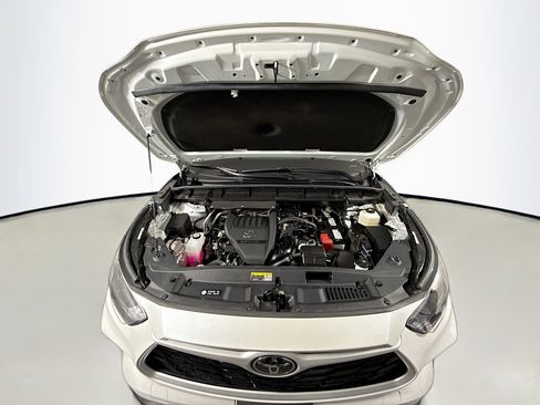 Used 2023 Toyota Highlander XLE image 30