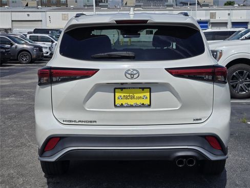 Used 2021 Toyota Highlander XSE FWD image 7