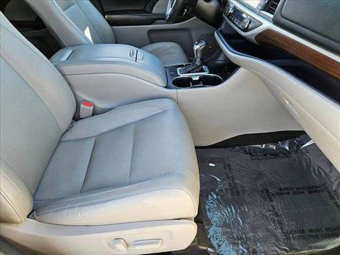 Used 2016 Toyota Highlander Limited Platinum image 21