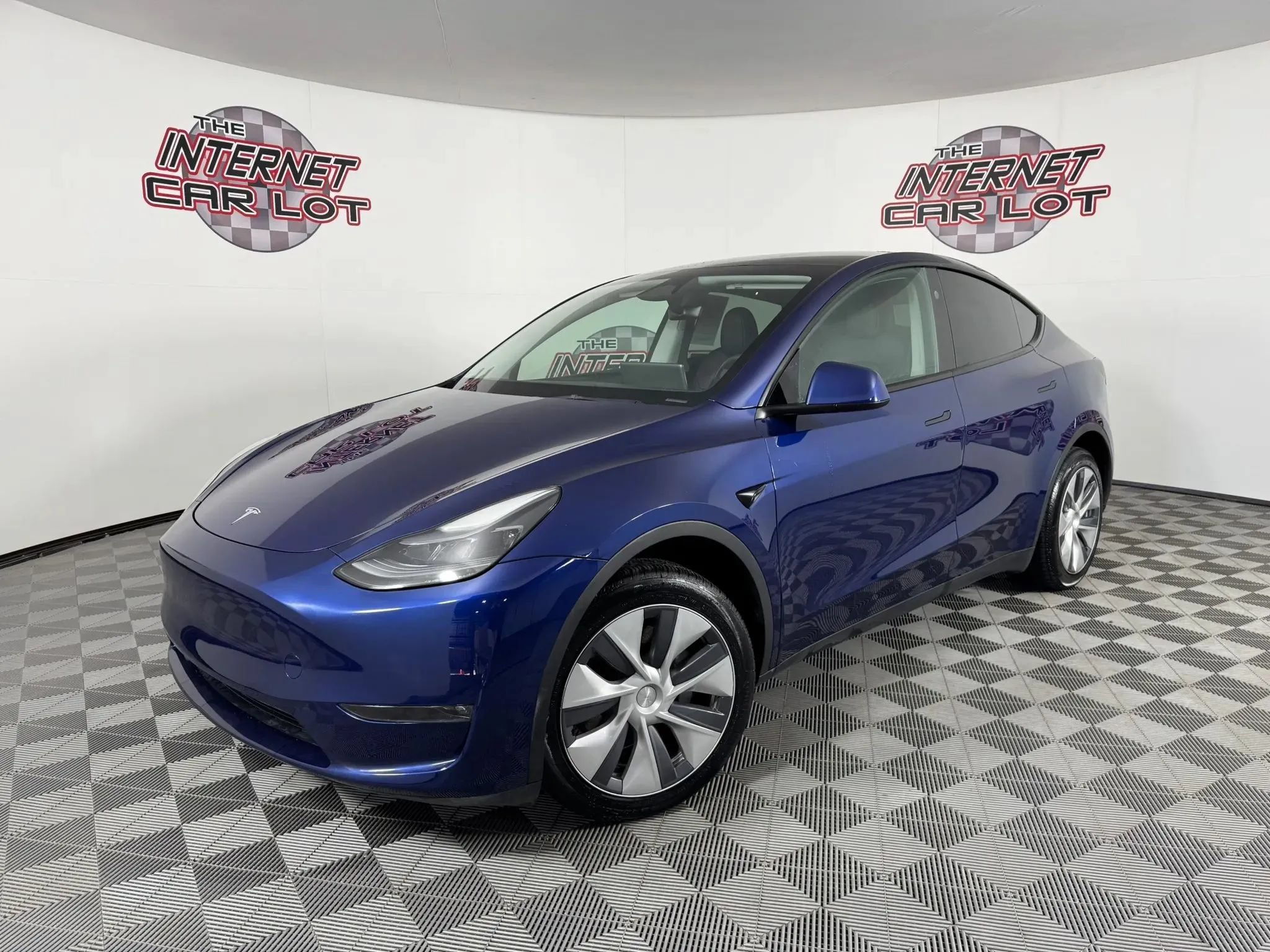 Used 2023 Tesla Model Y Long Range AWD/4WD image 1
