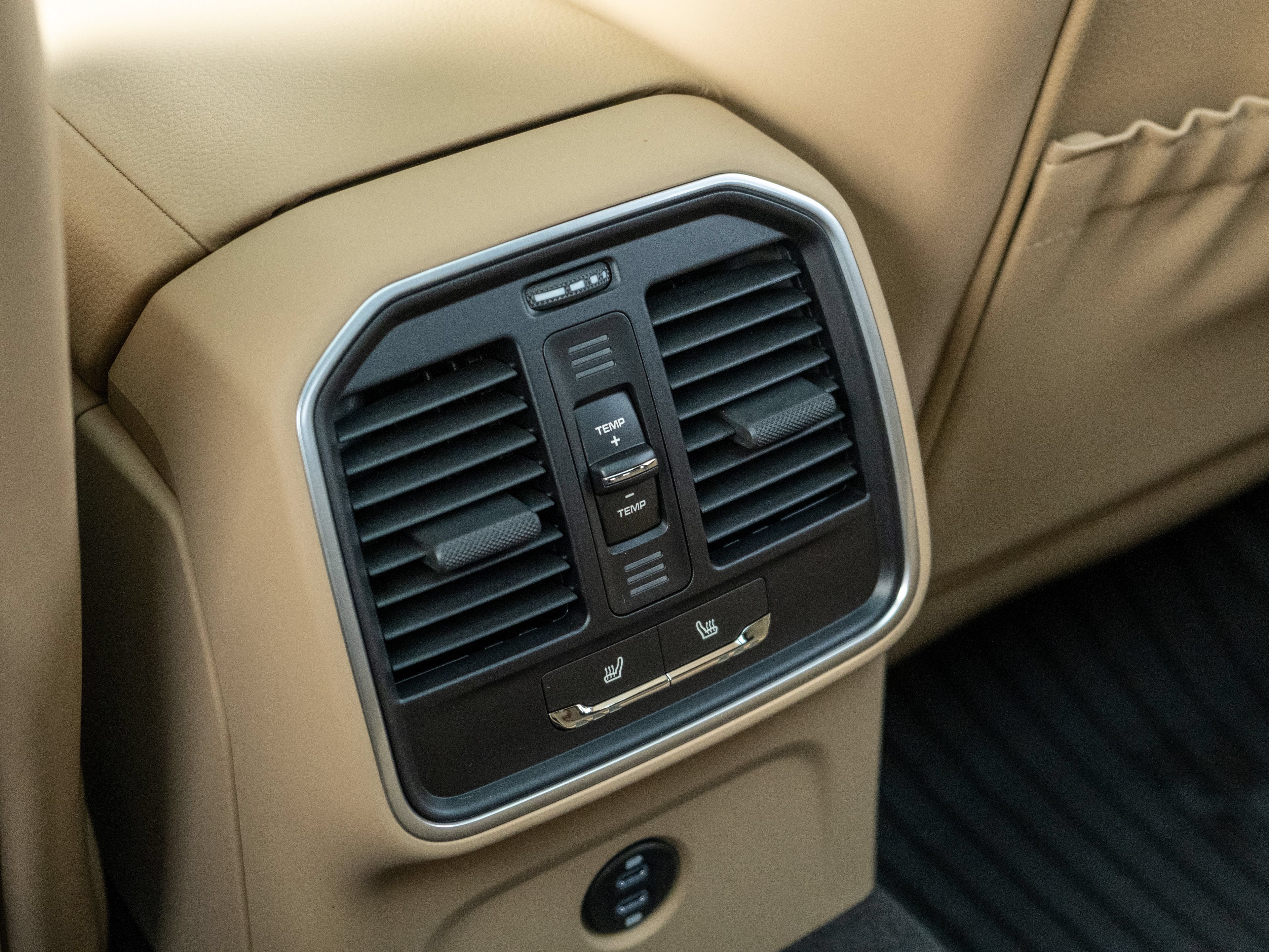 Certified 2026 Porsche Macan AWD/4WD image 37