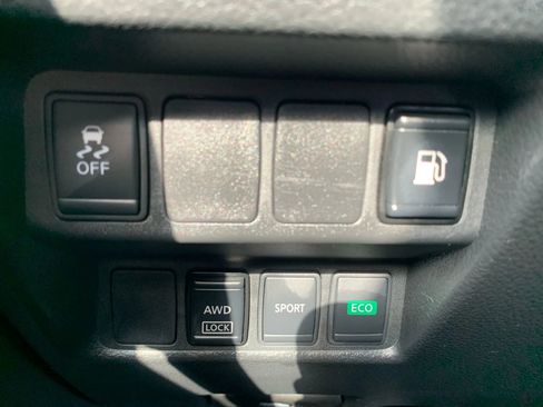 Used 2018 Nissan Rogue S image 17