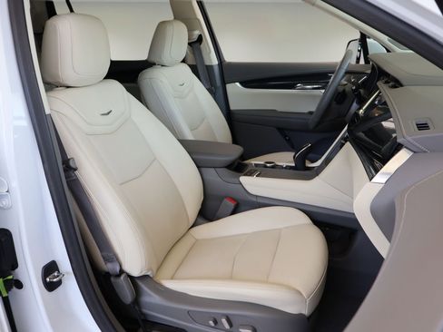 Certified 2022 Cadillac XT6 Premium Luxury w/ Technology Package FWD image 21