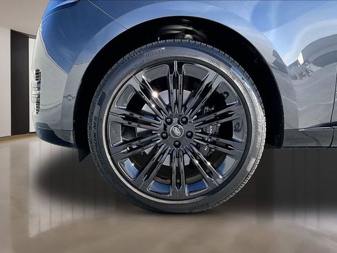 Used 2025 Land Rover Range Rover SE image 32