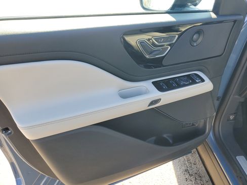 Certified 2025 Lincoln Aviator AWD w/ Jet Appearance Package image 10