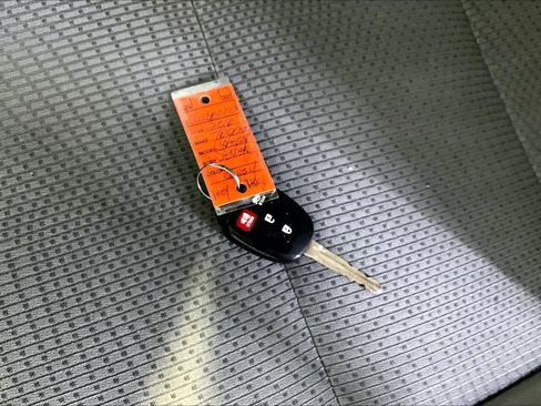 Used 2016 Toyota Camry SE image 14