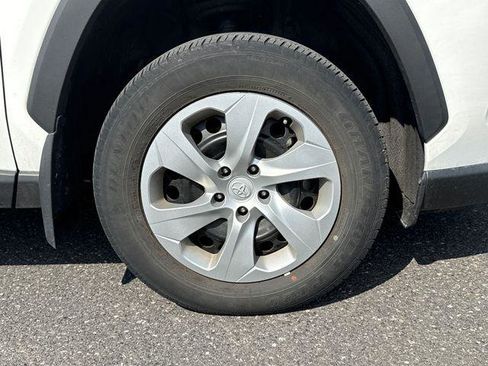 Certified 2022 Toyota RAV4 LE AWD/4WD image 11