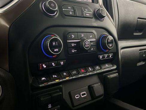 Used 2021 Chevrolet Silverado 1500 High Country w/ Technology Package image 18
