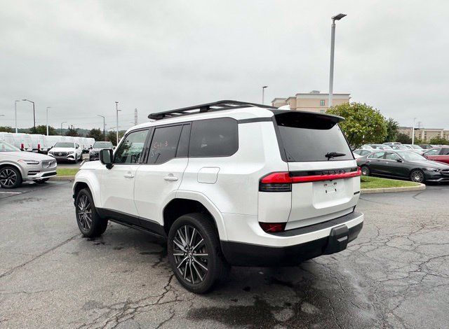 Used 2024 Lexus GX 550 w/ Accessory Package (31) AWD/4WD image 9