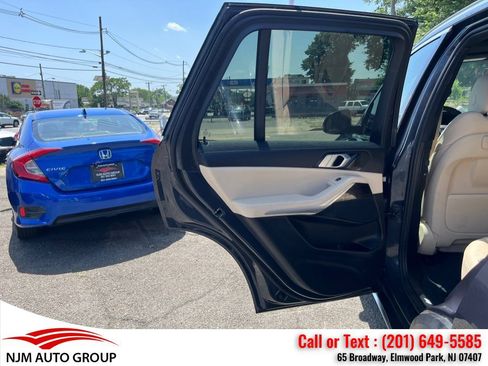 Used 2020 BMW X5 xDrive40i w/ Premium Package AWD/4WD image 35