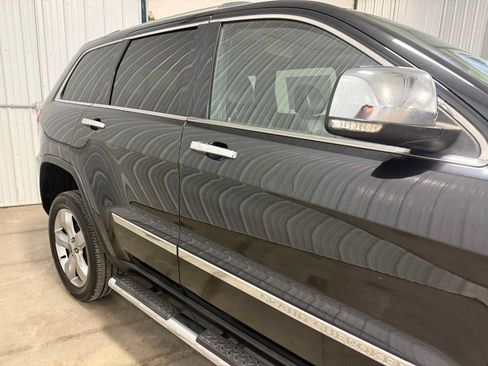 Used 2013 Jeep Grand Cherokee Overland AWD/4WD image 11