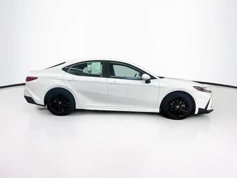 Used 2025 Toyota Camry SE FWD image 10