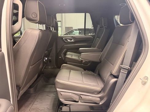 Used 2024 GMC Yukon SLT w/ SLT Luxury Package AWD/4WD image 23