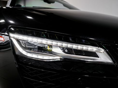 Used 2014 Audi R8 V8 w/ Full Leather Package image 38