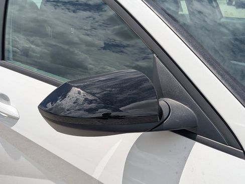 Used 2025 Hyundai Elantra Sport FWD image 33