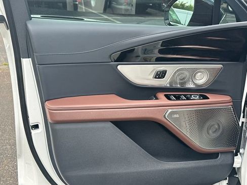 New 2026 Lincoln Nautilus Reserve AWD/4WD image 11