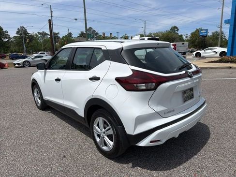 Used 2024 Nissan Kicks S FWD image 7