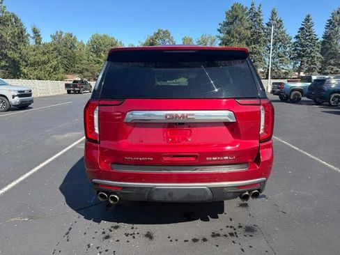 Used 2021 GMC Yukon XL Denali w/ Denali Premium Package AWD/4WD image 7