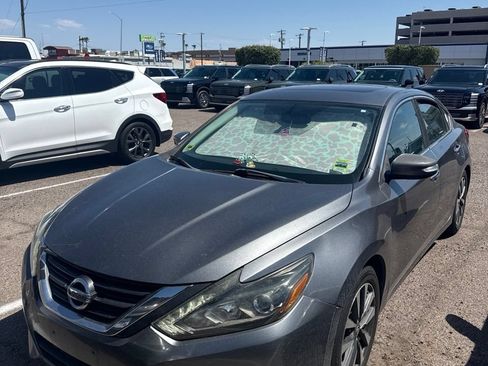Used 2017 Nissan Altima 2.5 SL w/ 2.5 Technology Package FWD image 6