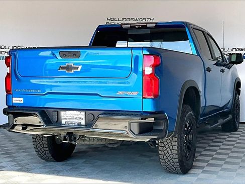 Used 2022 Chevrolet Silverado 1500 ZR2 w/ Technology Package image 11