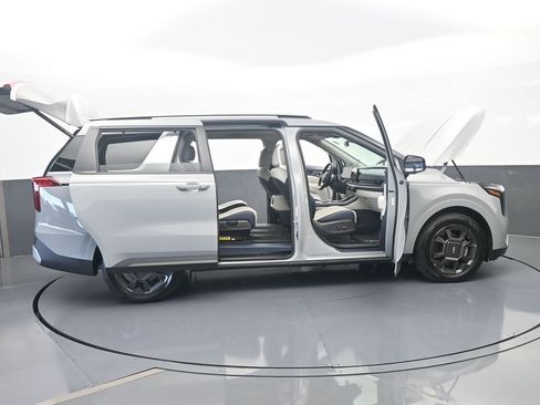 Used 2026 Kia Carnival EX FWD image 75