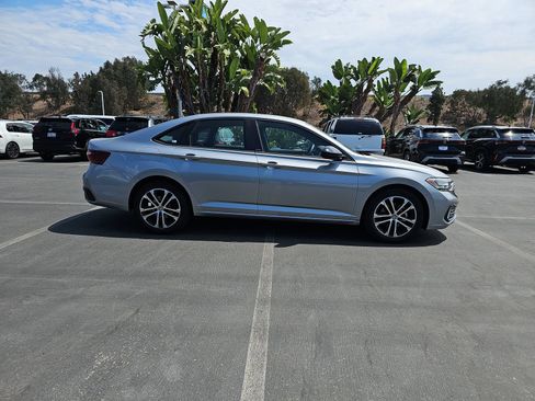 Used 2024 Volkswagen Jetta Sport FWD image 4