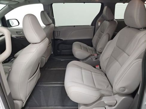 Used 2019 Toyota Sienna XLE w/ XLE Navigation Package image 29