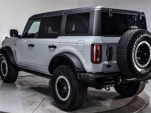 Used 2023 Ford Bronco Badlands w/ Sasquatch Package AWD/4WD image 4