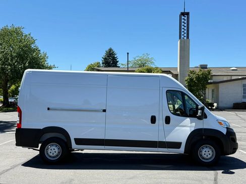 Used 2023 RAM ProMaster 2500 w/ Safety Group FWD image 7