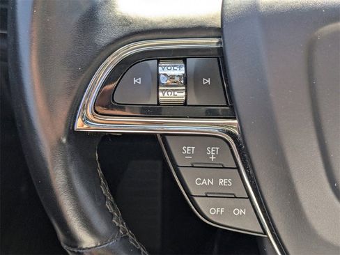 Used 2023 Lincoln Nautilus Reserve image 22