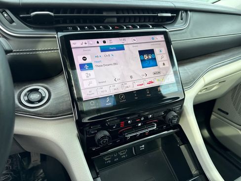 Used 2023 Jeep Grand Cherokee L Overland w/ Luxury Tech Group IV image 27