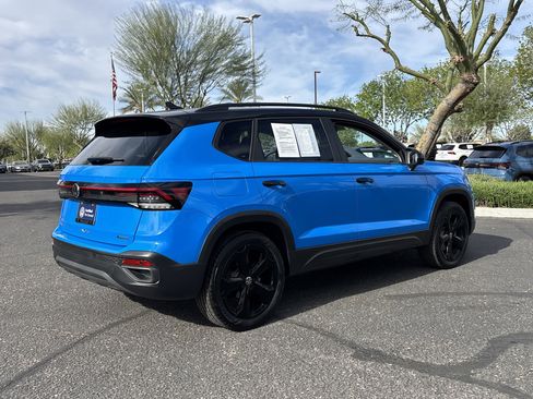 Certified 2025 Volkswagen Taos SE image 6