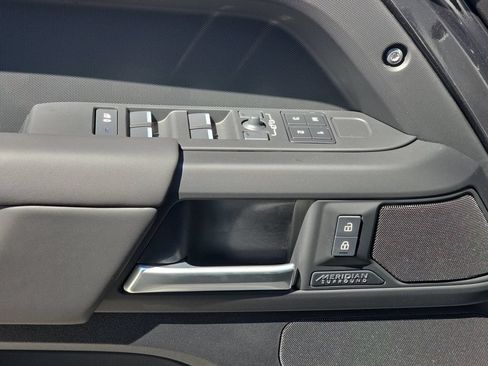 New 2026 Land Rover Defender 110 X-Dynamic SE AWD/4WD image 28