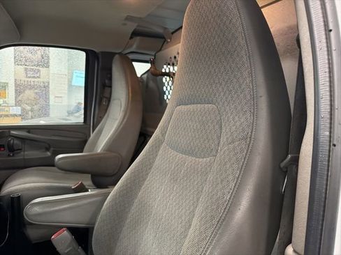 Used 2014 Chevrolet Express 2500 RWD image 14