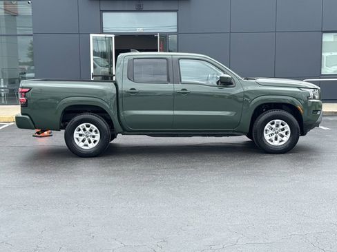 Used 2024 Nissan Frontier SV AWD/4WD image 2