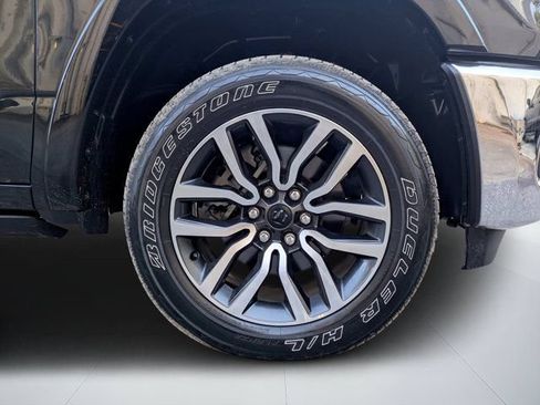 Used 2025 RAM 1500 Limited AWD/4WD image 10