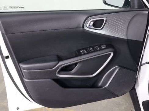 Used 2023 Kia Soul LX FWD image 19