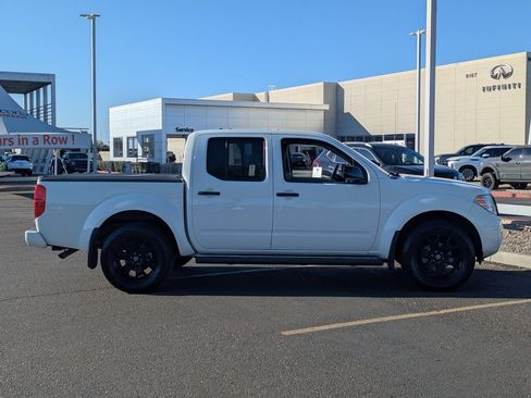 Used 2021 Nissan Frontier SV w/ Midnight Edition Floor Mats image 7