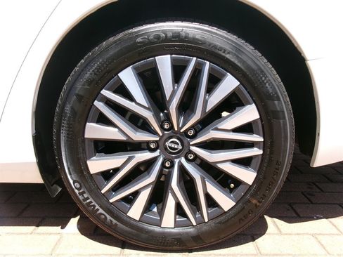 Used 2024 Nissan Altima 2.5 SV FWD image 46