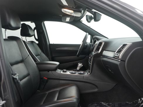 Used 2018 Jeep Grand Cherokee Limited w/ Trailer Tow Group IV image 13