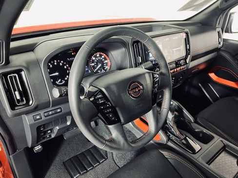 Used 2025 Nissan Frontier PRO-4X image 10