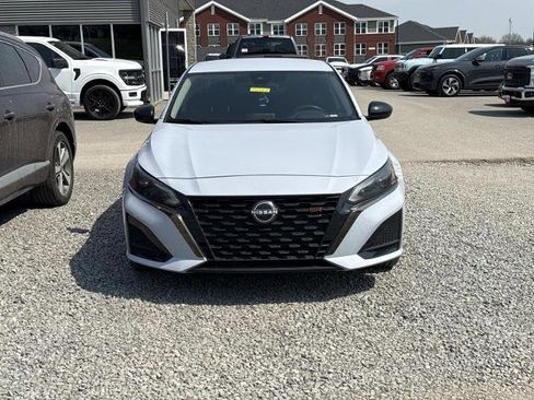 Used 2023 Nissan Altima 2.5 SR image 2