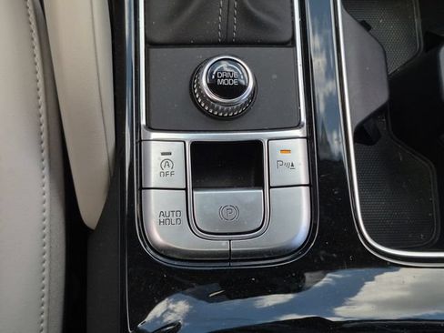 Used 2025 Kia Telluride S FWD image 19