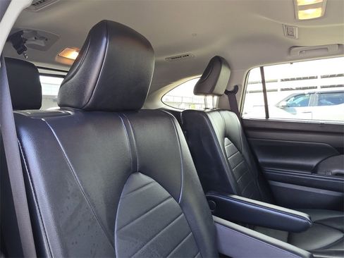 Certified 2022 Toyota Highlander XLE image 18