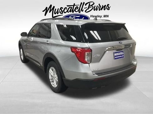 Used 2023 Ford Explorer XLT AWD/4WD image 3
