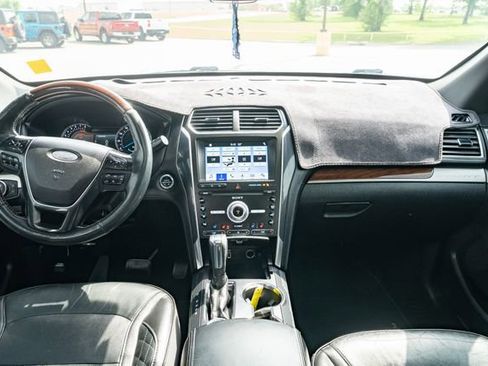Used 2019 Ford Explorer Platinum AWD/4WD image 31