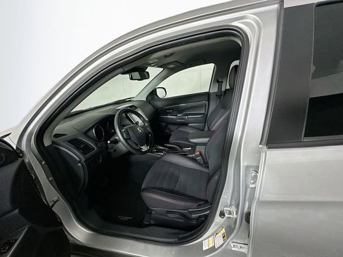 Used 2025 Mitsubishi Outlander Sport SE image 13